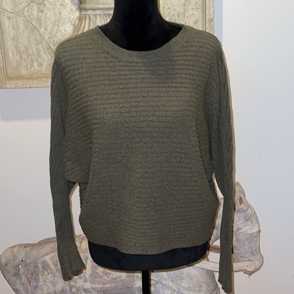 So horizontal ribbed olive green cropped sweater Sz S‎